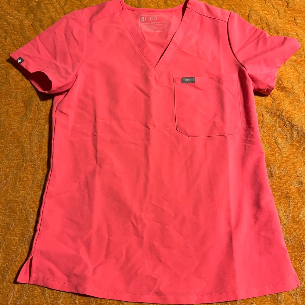 Figs scrub top neon pink